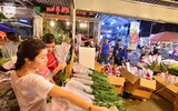 Chợ hoa Quảng Bá sôi động trước ngày Quốc tế Phụ nữ 8-3